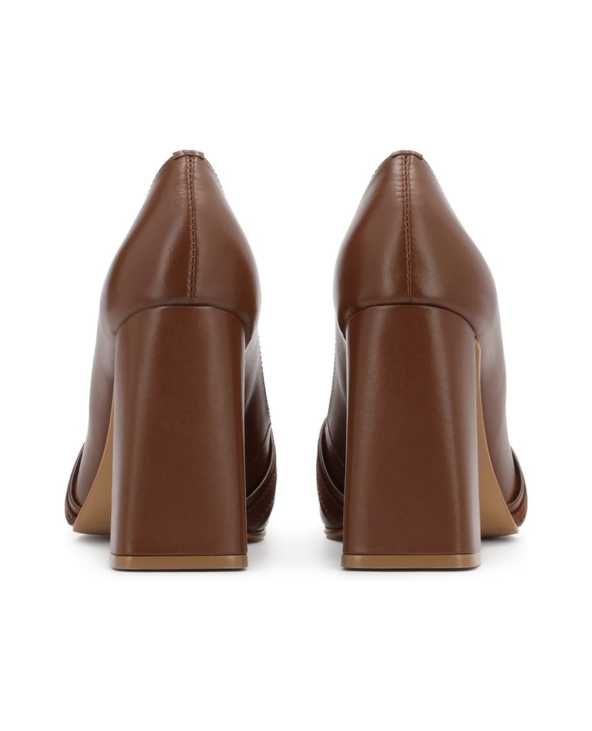 Kazar-Braune-Pumps-auf-einem-Absatz-aus-Naturleder-mit-einem-Einsatz-aus-Nubuk-und-einem-Monogramm.-braun