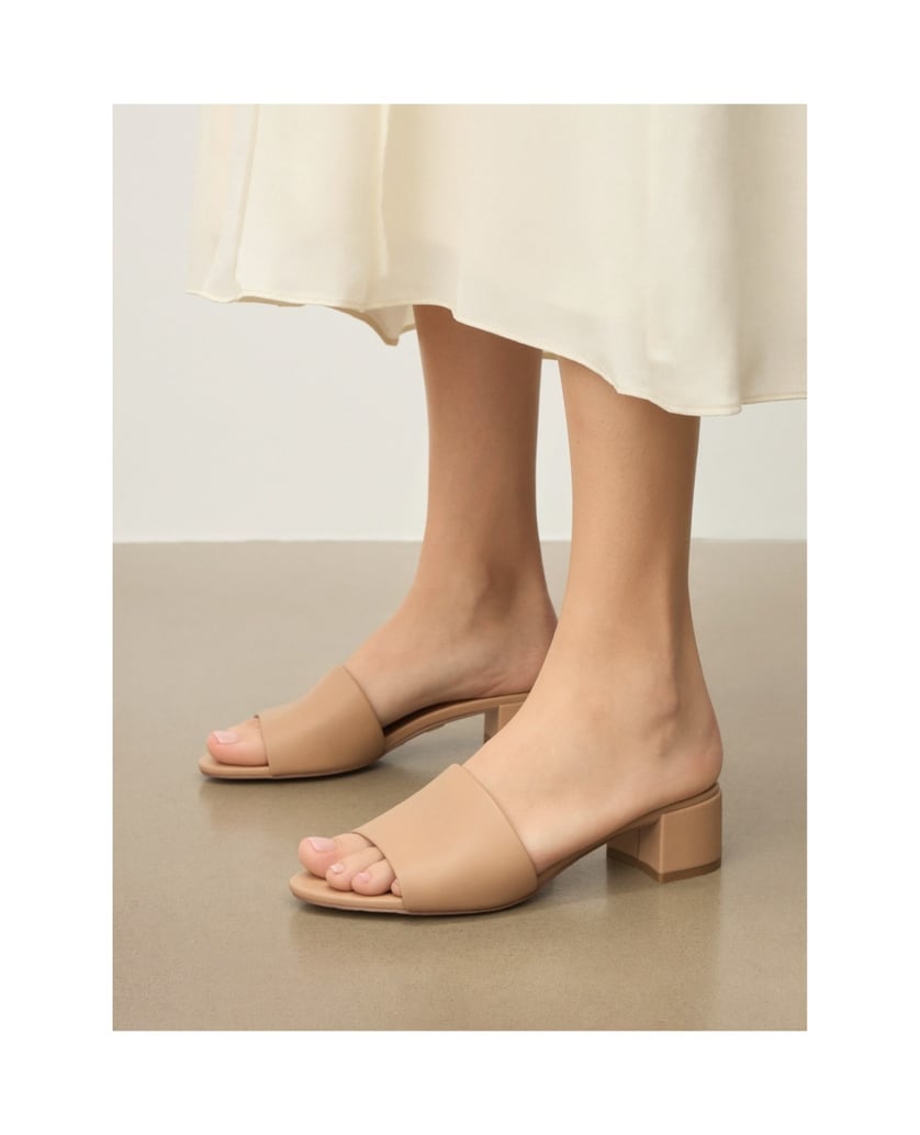 Kazar-Beigefarbene-Leder-Flip-Flops-mit-breitem-Absatz-beige