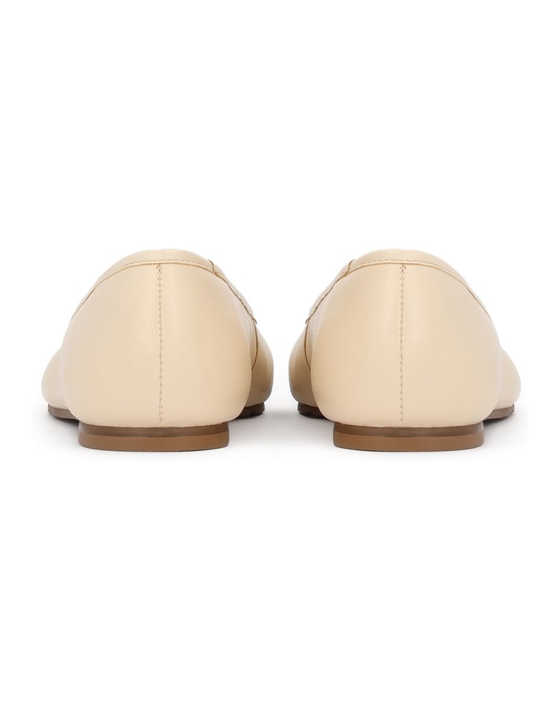Kazar-Ballerinas-aus-Leder,-verziert-mit-Monogramm-beige