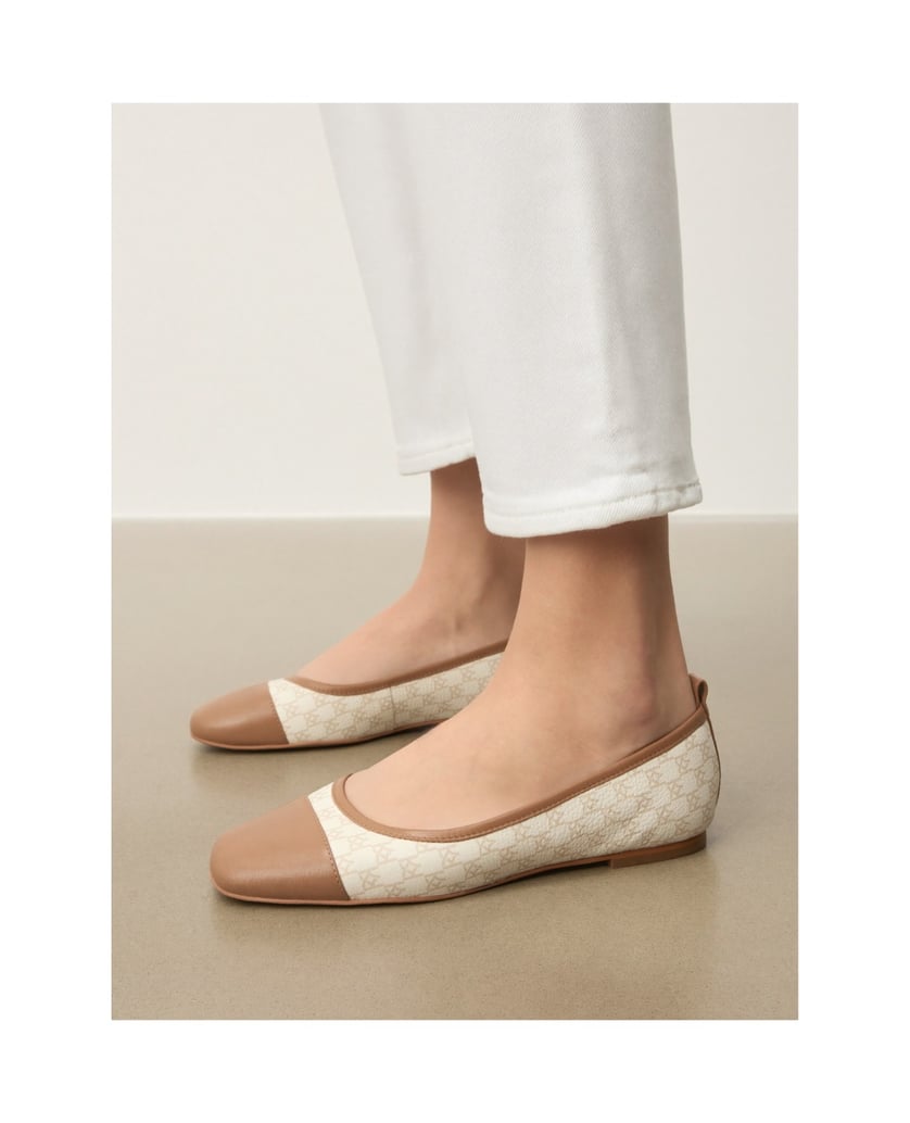 Kazar-Ballerinas-mit-Monogrammen-und-einfarbiger-Nase-weiss