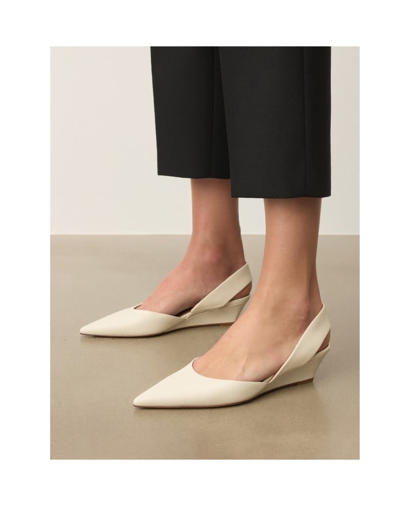 Kazar-Pumps-mit-breitem-Fersenriemen-weiss