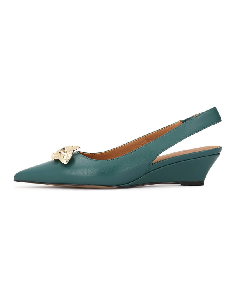 Kazar-Grüne-Pumps-mit-goldenen-Verzierungen-grün