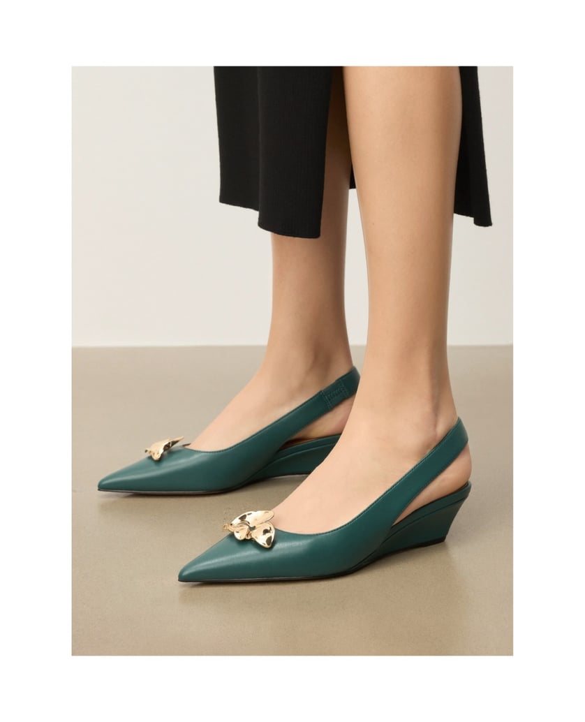 Kazar-Grüne-Pumps-mit-goldenen-Verzierungen-grün