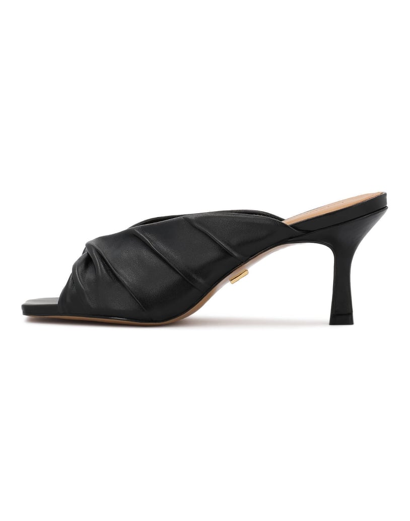 Kazar-Schwarze-Leder-Flip-Flops-mit-geknittertem-Obermaterial-schwarz