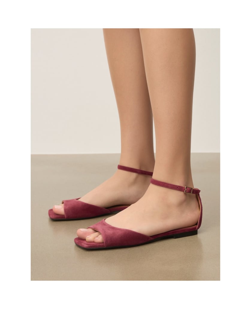 Kazar-Kastanienbraune-Wildledersandalen-mit-Riemen-um-den-Knöchel-rot