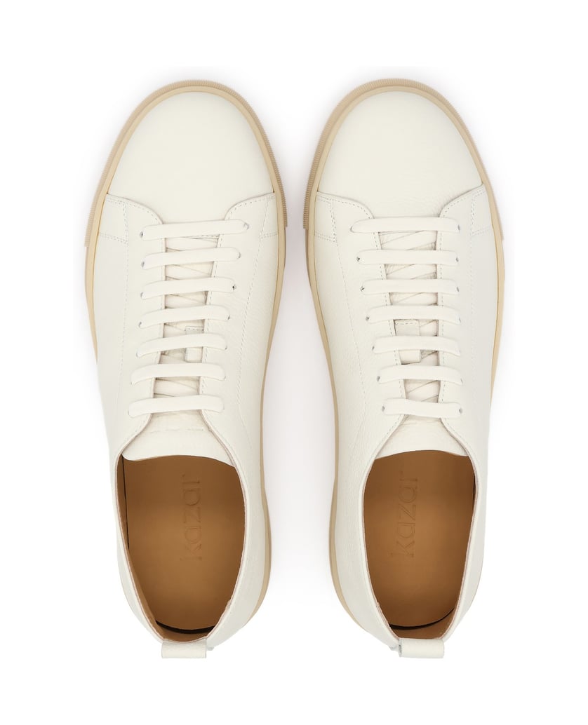 Kazar-Sneakers-aus-Leder-mit-kontrastierender-Sohle-weiss