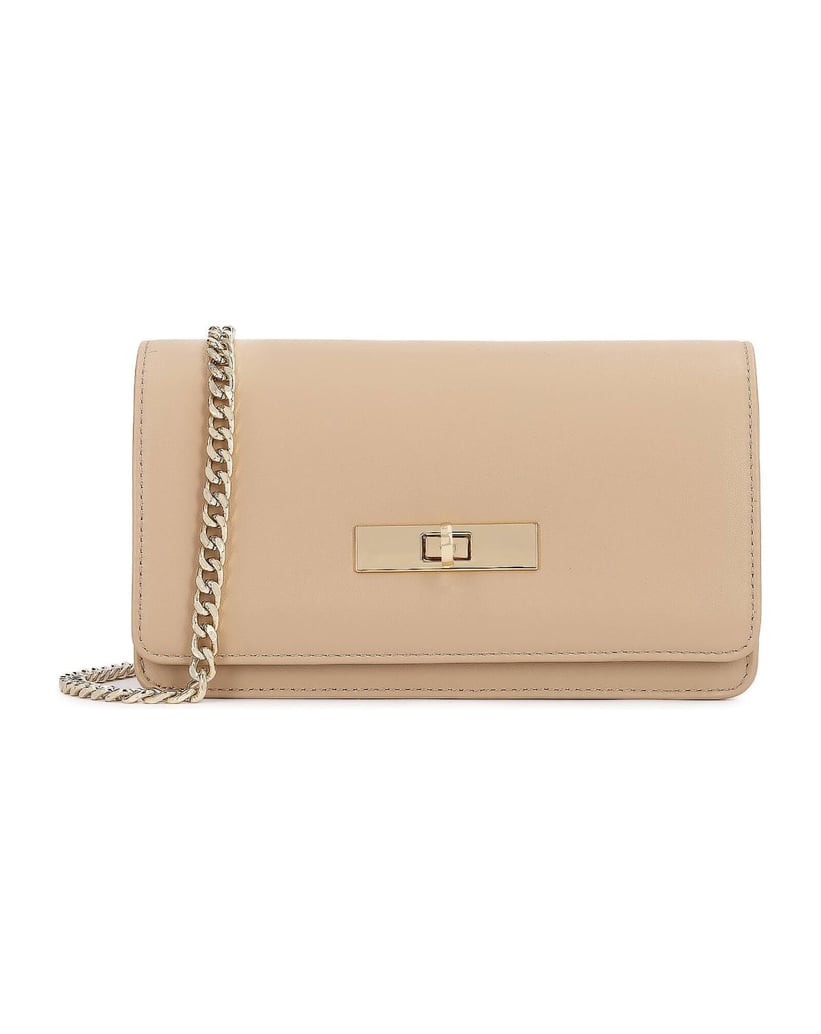Kazar-Beigefarbene-Naturlederhandtasche-mit-goldener-Kette-beige