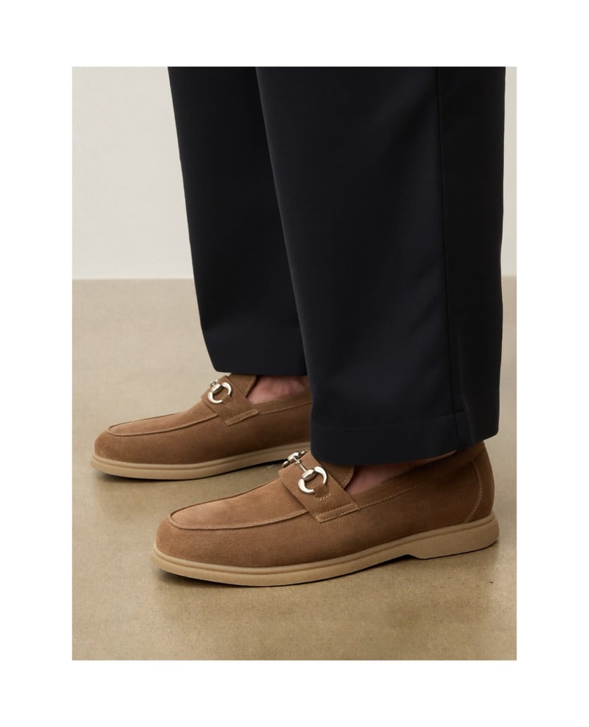 Kazar-Beigefarbene-Slipper-mit-Metallstäbchen-Verzierung-camel