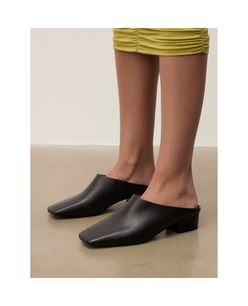 Kazar-Hochgezogene-Leder-Flip-Flops-mit-niedrigem-Absatz-schwarz