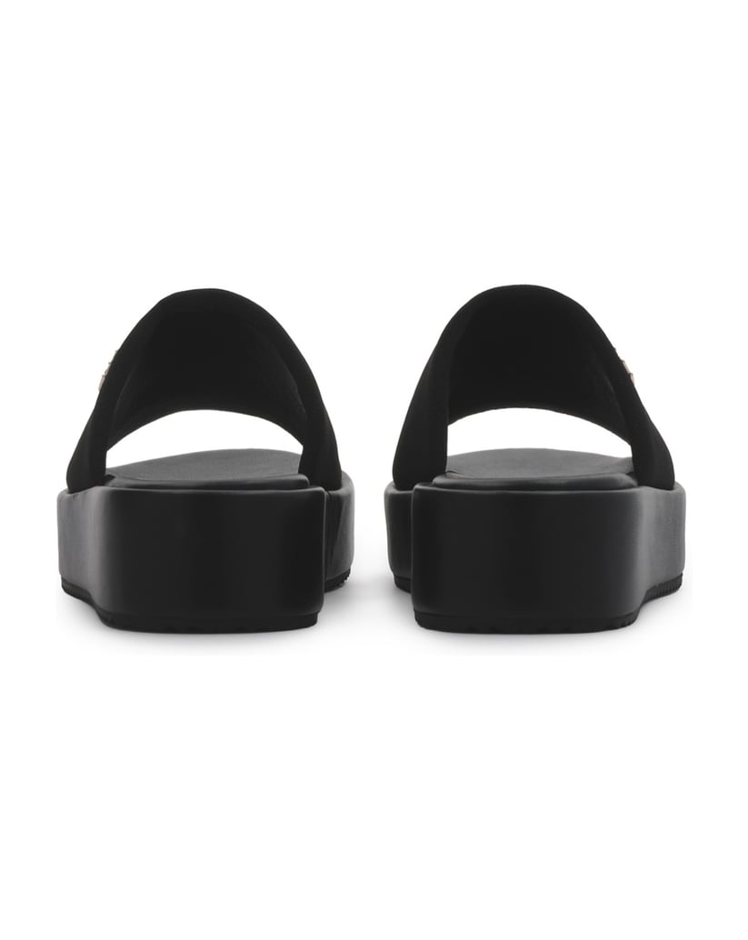 Kazar-Schwarze-Stoff-Flip-Flops-mit-dicker-Sohle-und-goldenem-Monogramm-schwarz
