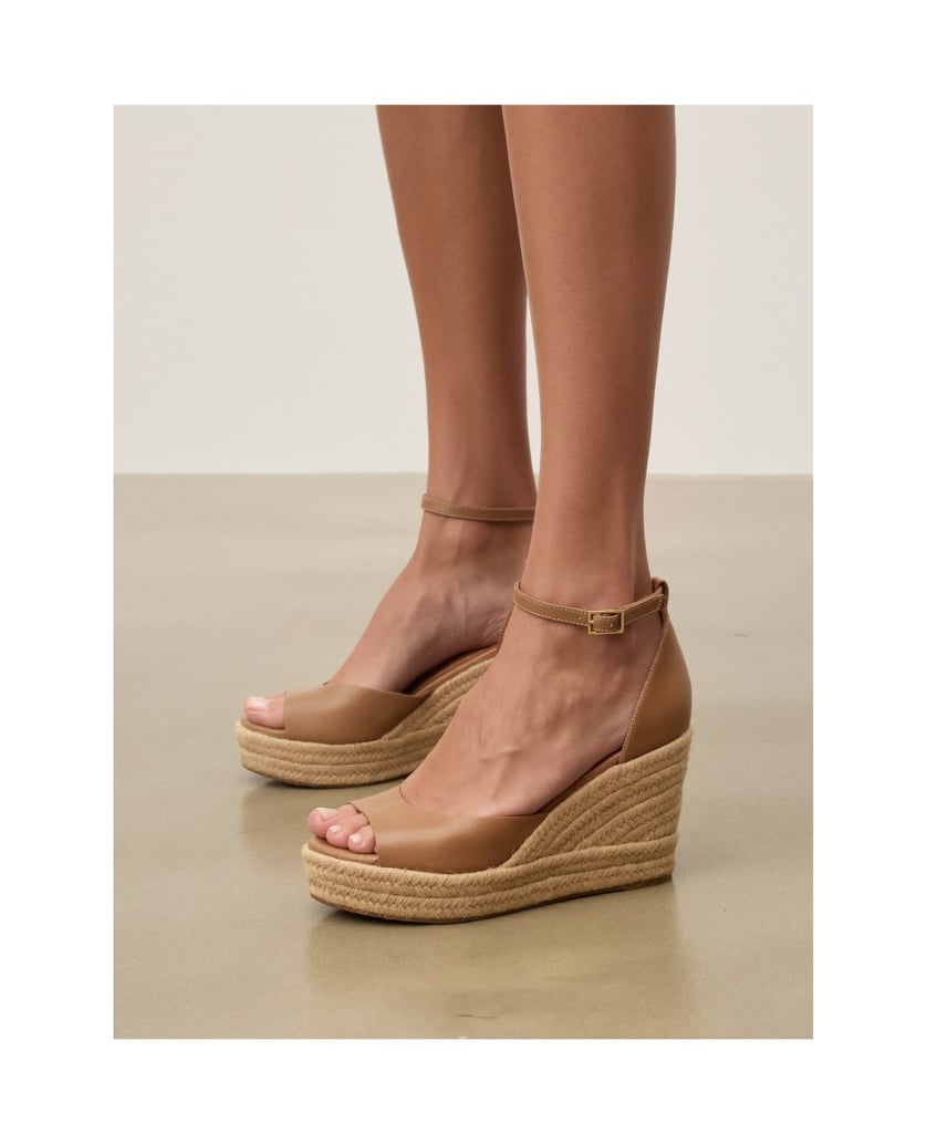 Kazar-Braune-Sandalen-mit-einem-Anker,-der-mit-einer-Schnur-verziert-ist-camel