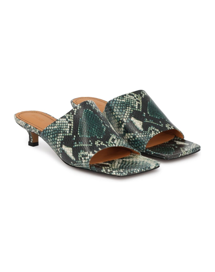 Kazar-Flip-Flops-aus-Leder-mit-Schlangenmotiv-Prägung-und-Kitten-Heels-grün