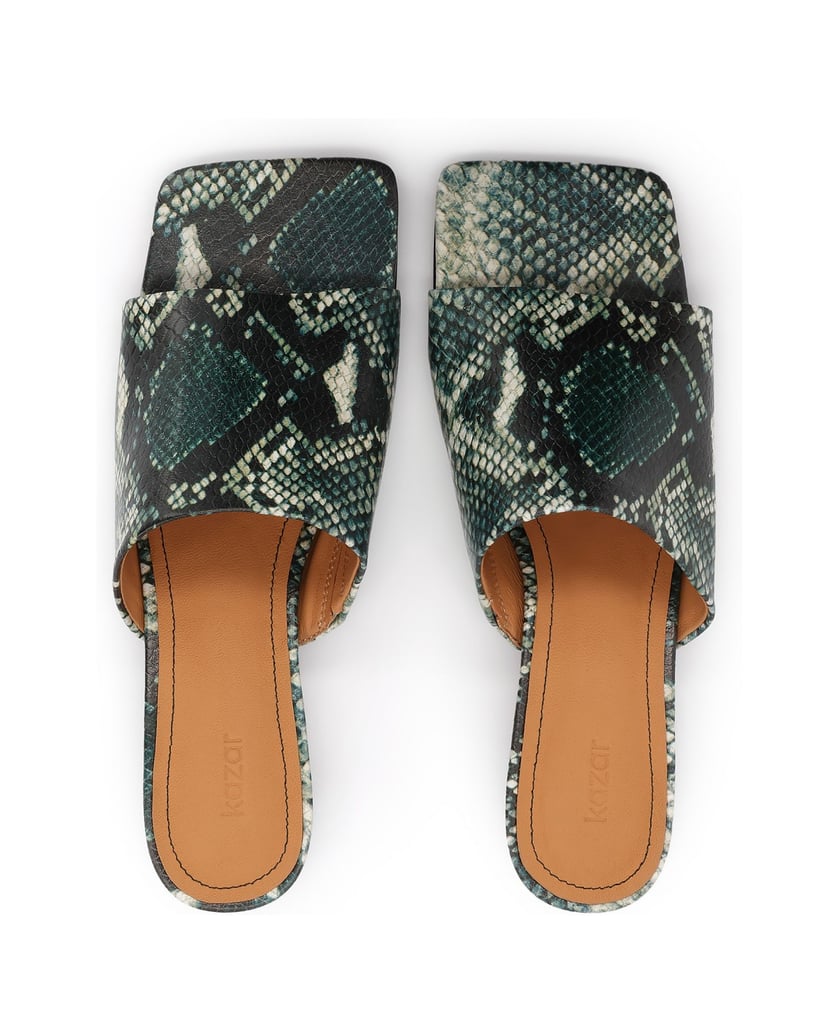 Kazar-Flip-Flops-aus-Leder-mit-Schlangenmotiv-Prägung-und-Kitten-Heels-grün