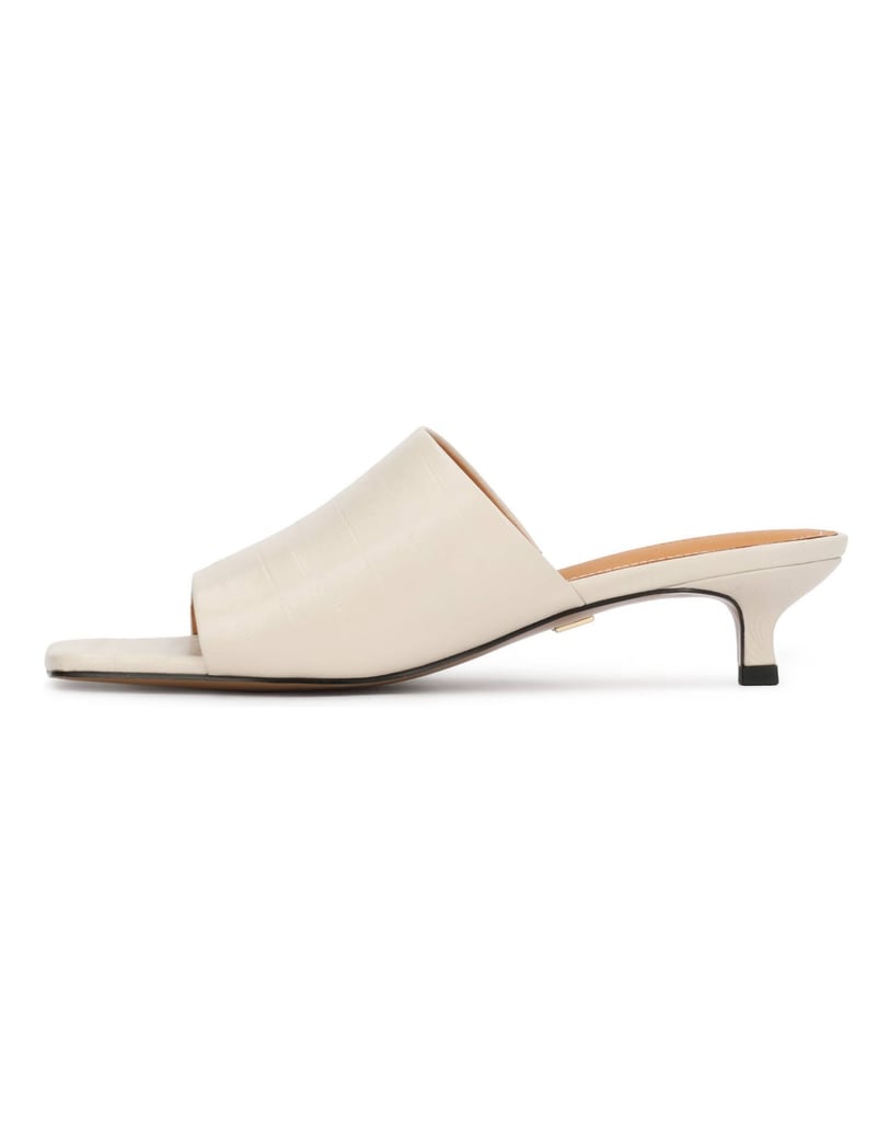 Kazar-Geprägte-Leder-Flip-Flops-mit-Kitten-Heels-weiss