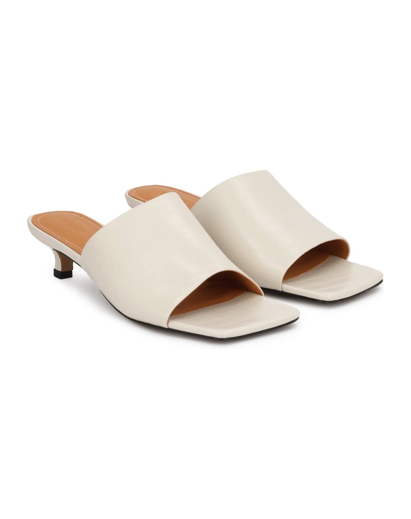 Kazar-Geprägte-Leder-Flip-Flops-mit-Kitten-Heels-weiss