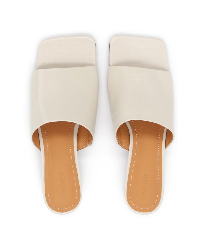 Kazar-Geprägte-Leder-Flip-Flops-mit-Kitten-Heels-weiss