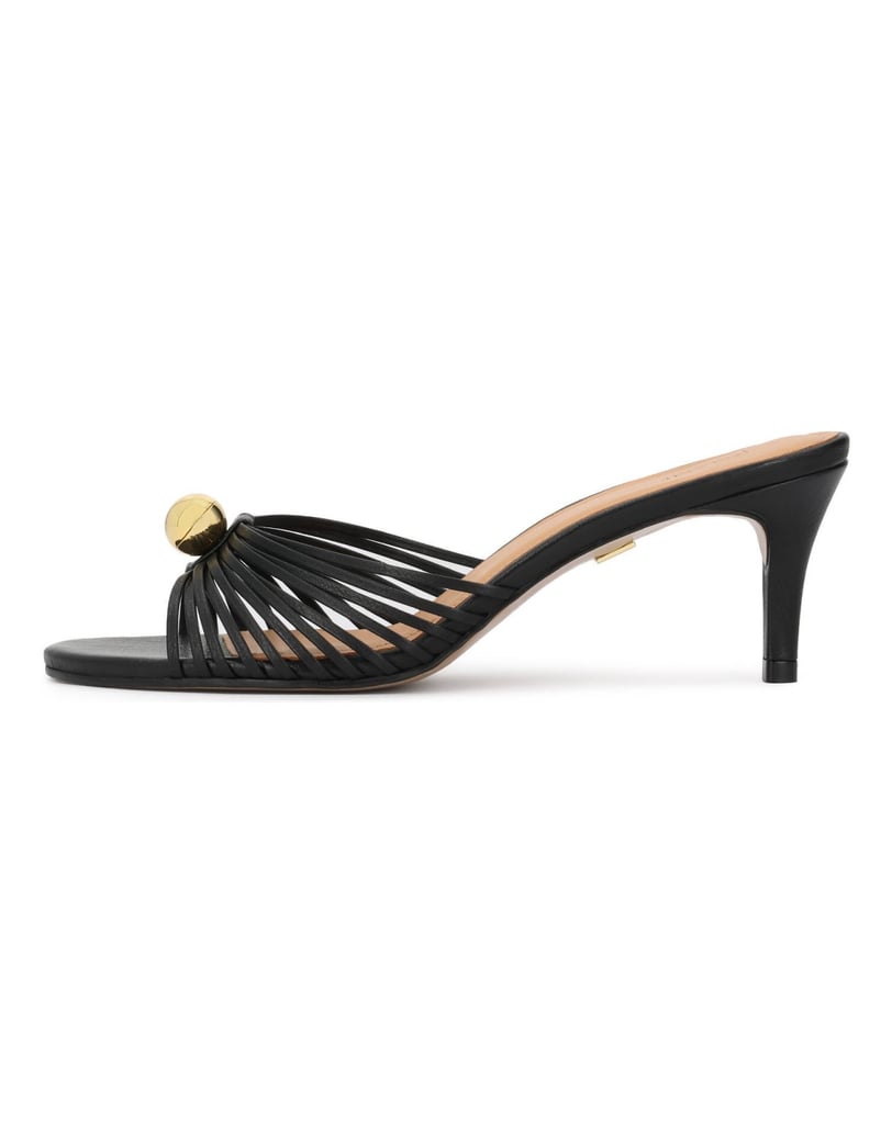 Kazar-Schwarze-Stiletto-Flip-Flops-mit-auffälligen-goldenen-Verzierungen-schwarz