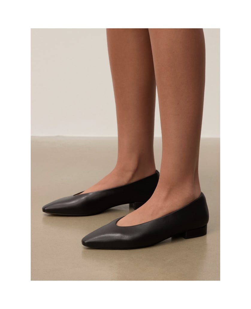 Kazar-Schwarze-Pumps-mit-einer-minimalistischen-Form-schwarz