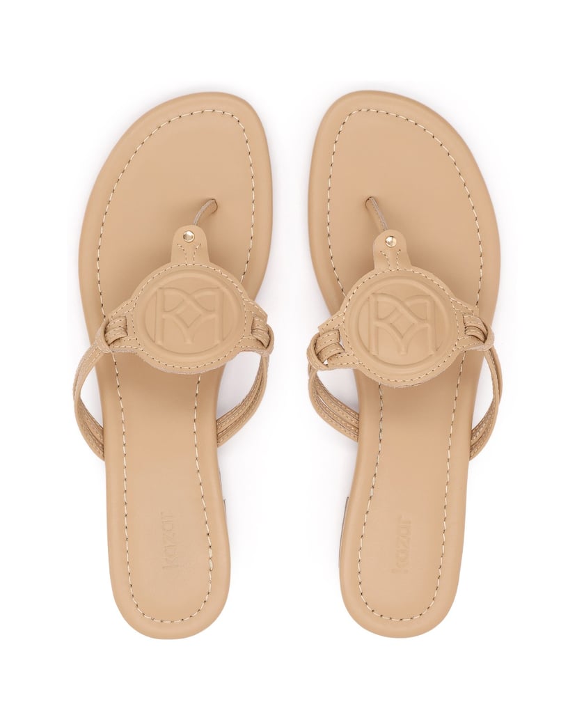 Kazar-Beigefarbene-Flip-Flops-aus-Leder-mit-Monogramm-von-KAZAR-beige