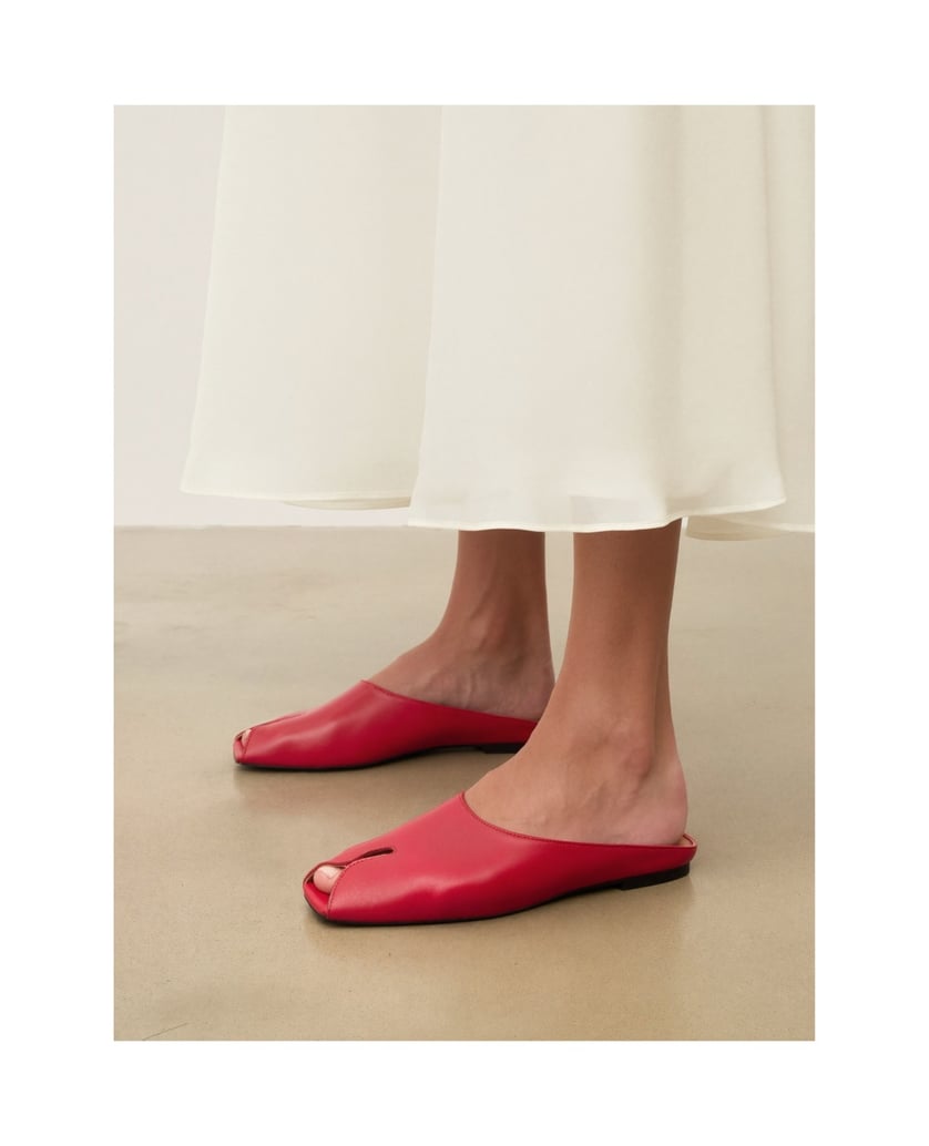 Kazar-Flip-Flops-in-Rot-mit-einem-Loch-auf-der-Nase-rot