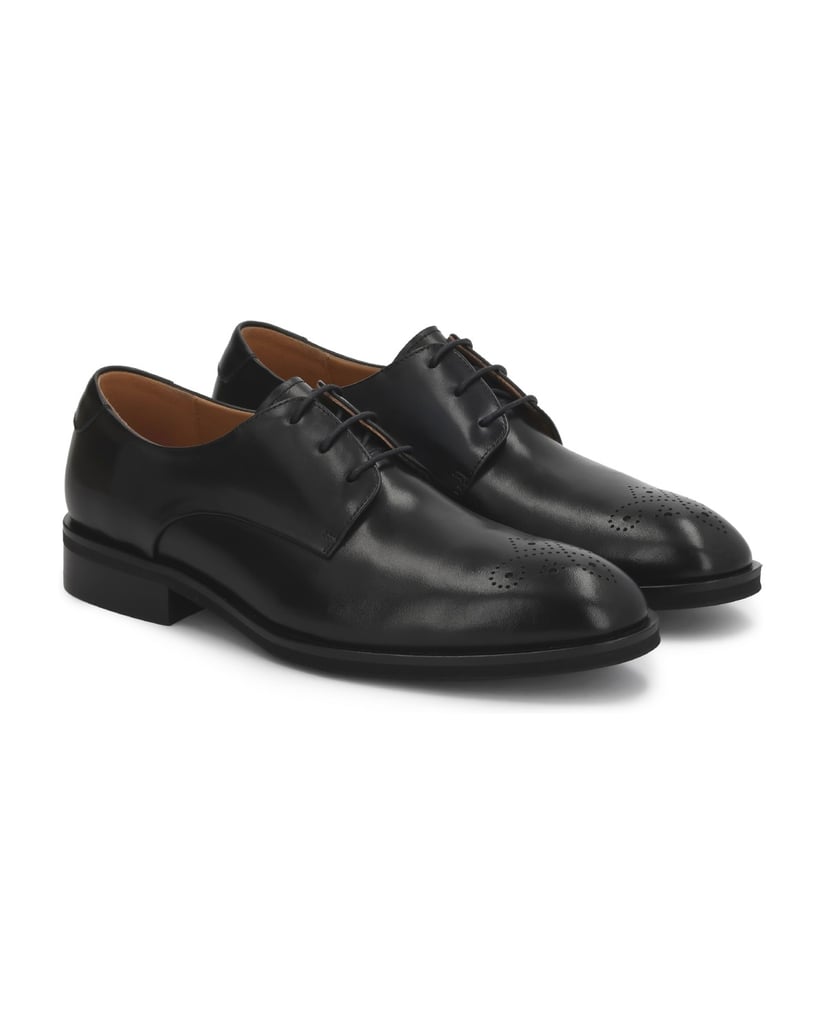 Kazar-Derby-aus-Leder-in-Schwarz-mit-durchbrochener-Brogue-Verzierung-schwarz