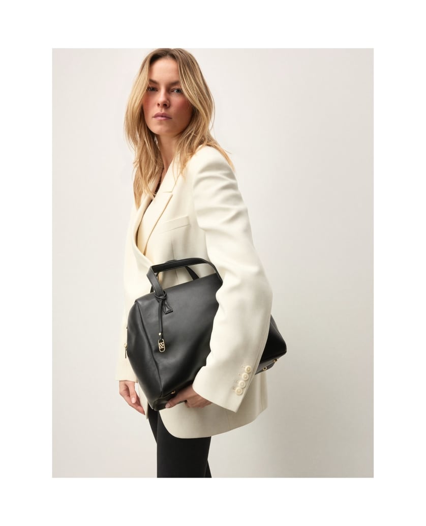 Kazar-Tasche-aus-schwarzem-Leder-in-Schwarz-mit-geometrischer-Form-schwarz