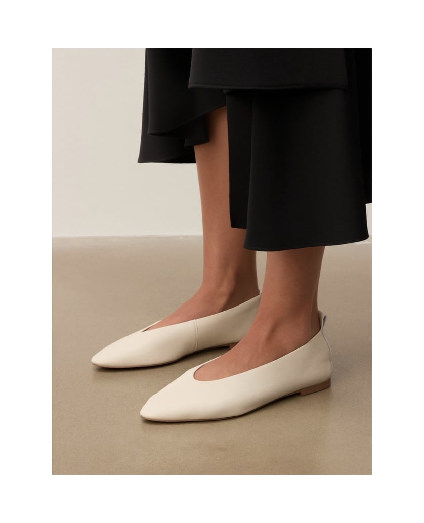 Kazar-Ballerinas-aus-Leder-mit-verlängerten-Nasen-weiss