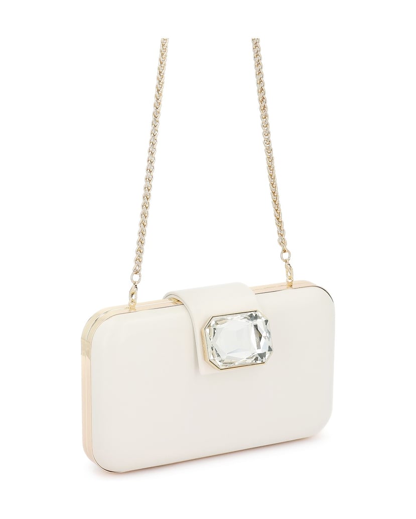 Kazar-Clutches-aus-Leder-zur-Hochzeit-in-einem-weißen-Farbton-mit-einem-Zierstein-weiss