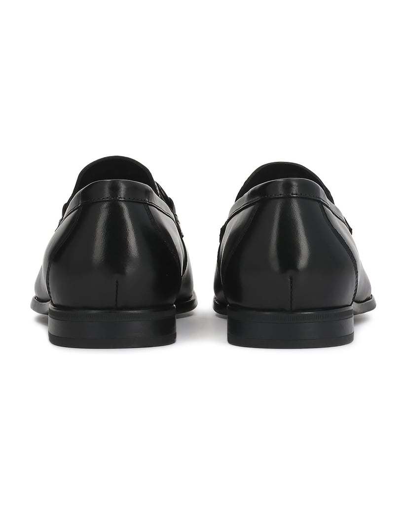 Kazar-Loafers-aus-schwarzem-Leder-in-Schwarz-mit-Metall-Verzierungen-schwarz