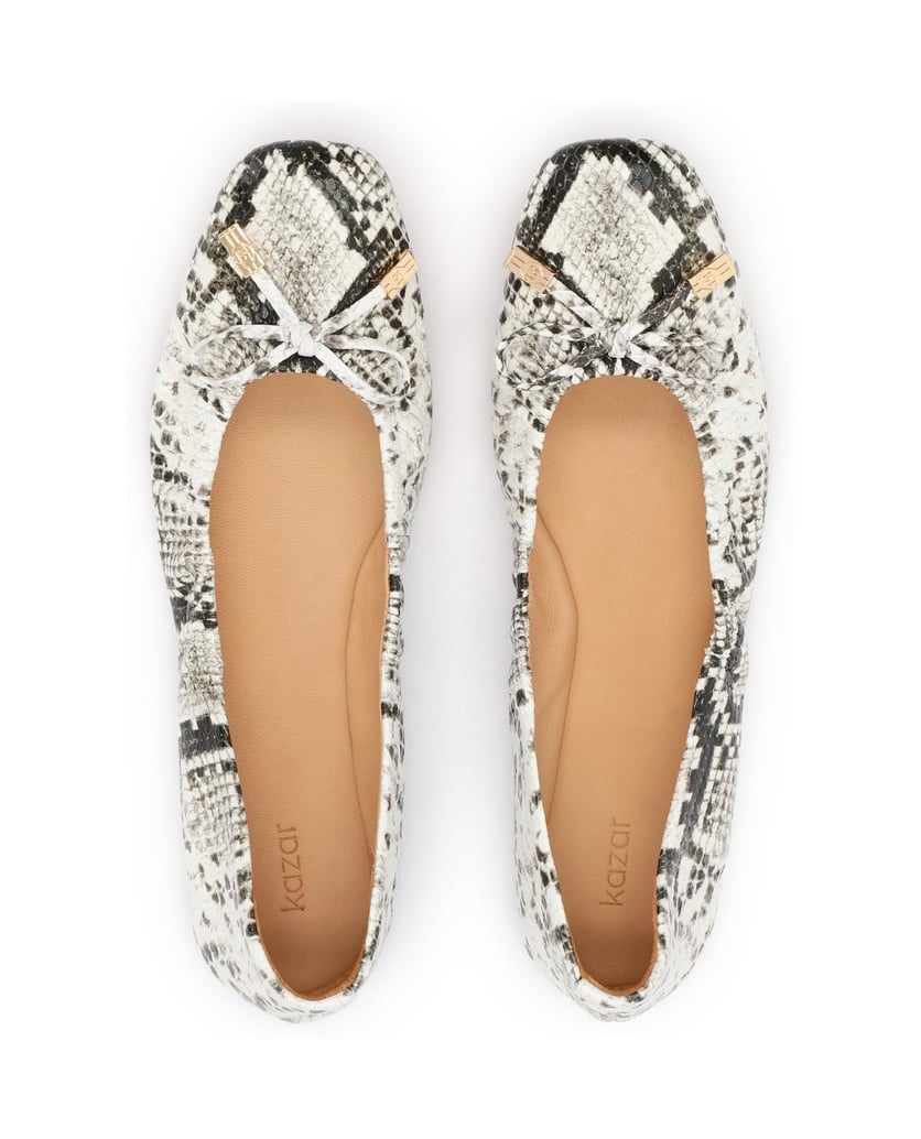 Kazar-Ballerinas-aus-geprägtem-Leder-mit-Schlangenhautmuster-weiss