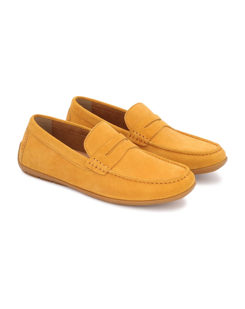 Kazar-Mokassins-aus-Wildleder-in-einer-auffälligen-Farbe-gelb