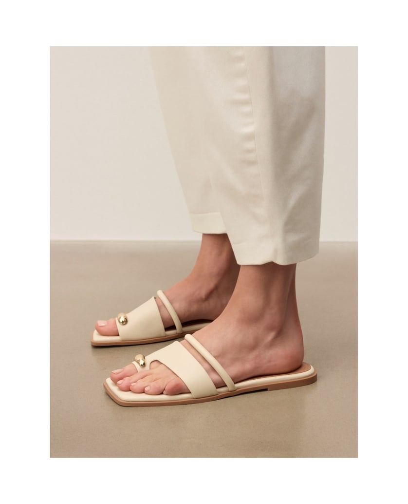 Kazar-Mules-flip-flops-mit-verzierten-Gürteln-weiss