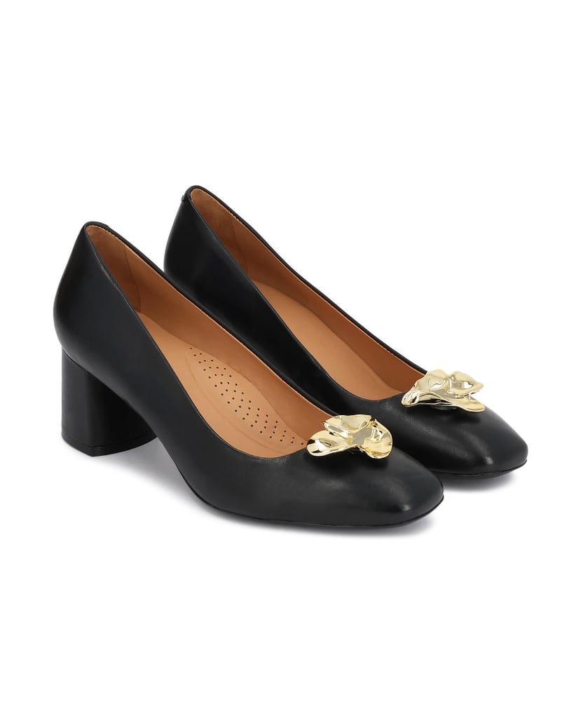 Kazar-Pumps-aus-Leder-in-Schwarz-in-Absatz-mit-Schmuckverzierung-schwarz