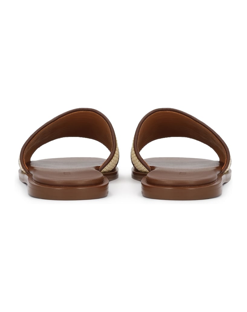 Kazar-Sommerliche-flip-flops-aus-Bast-und-braunem-Leder-mit-eleganter-Monogrammierung-beige