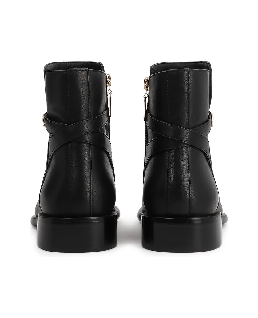 Kazar-Stiefeletten-aus-schwarzem-Leder-in-Schwarz-mit-Gürtel-und-Monogramm-schwarz
