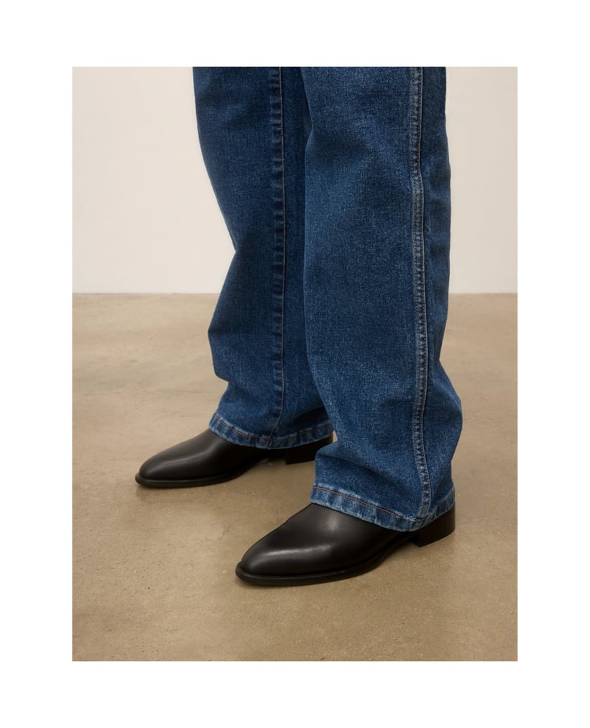 Kazar-Stiefeletten-aus-schwarzem-Leder-in-Schwarz-mit-Gürtel-und-Monogramm-schwarz