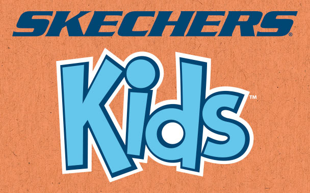 Skechers Kids Logo Schriftzug auf orangem Hintergrund